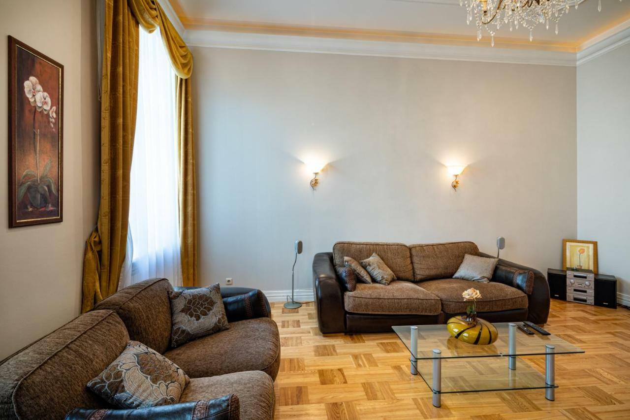 Old Riga 2 Bedroom Vecpilsetas Street Apartment Exterior photo