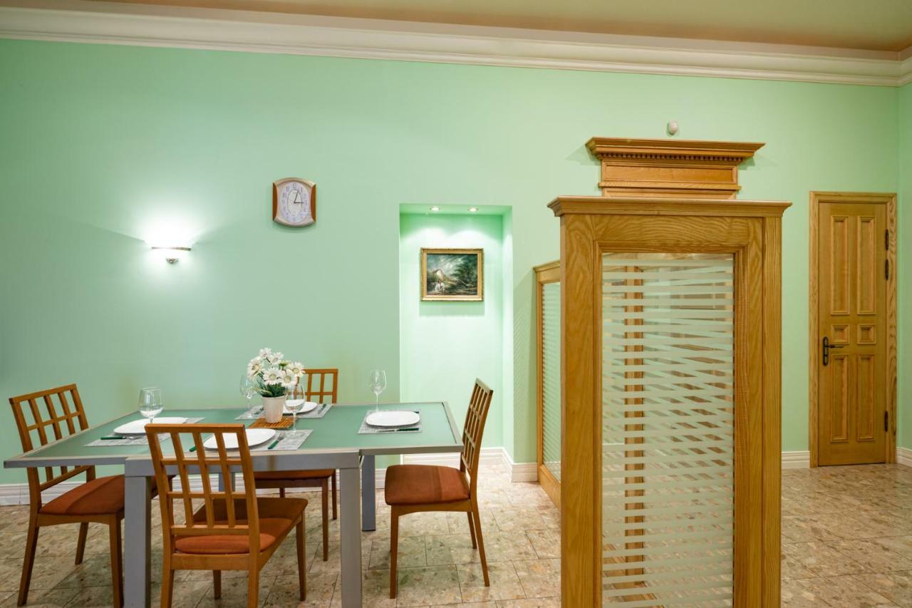 Old Riga 2 Bedroom Vecpilsetas Street Apartment Exterior photo