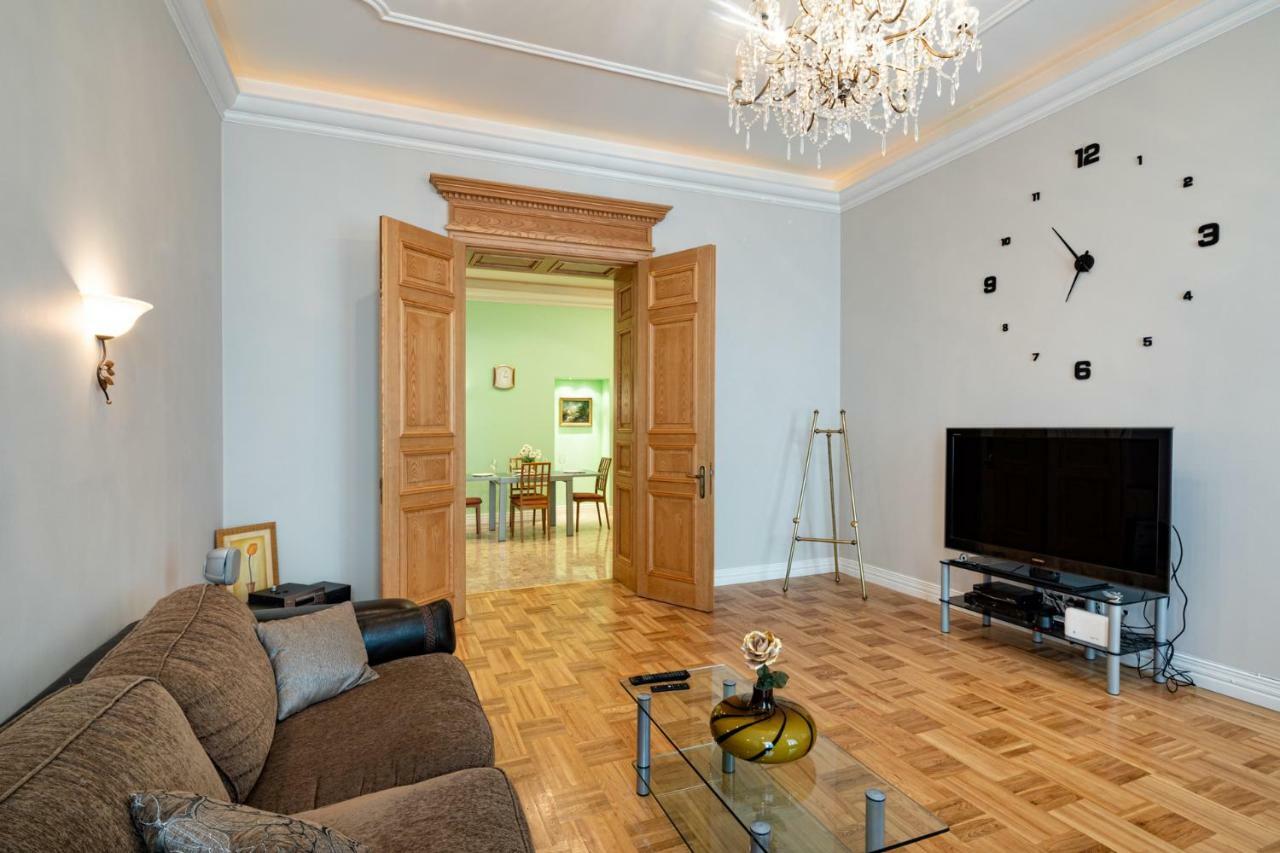 Old Riga 2 Bedroom Vecpilsetas Street Apartment Exterior photo